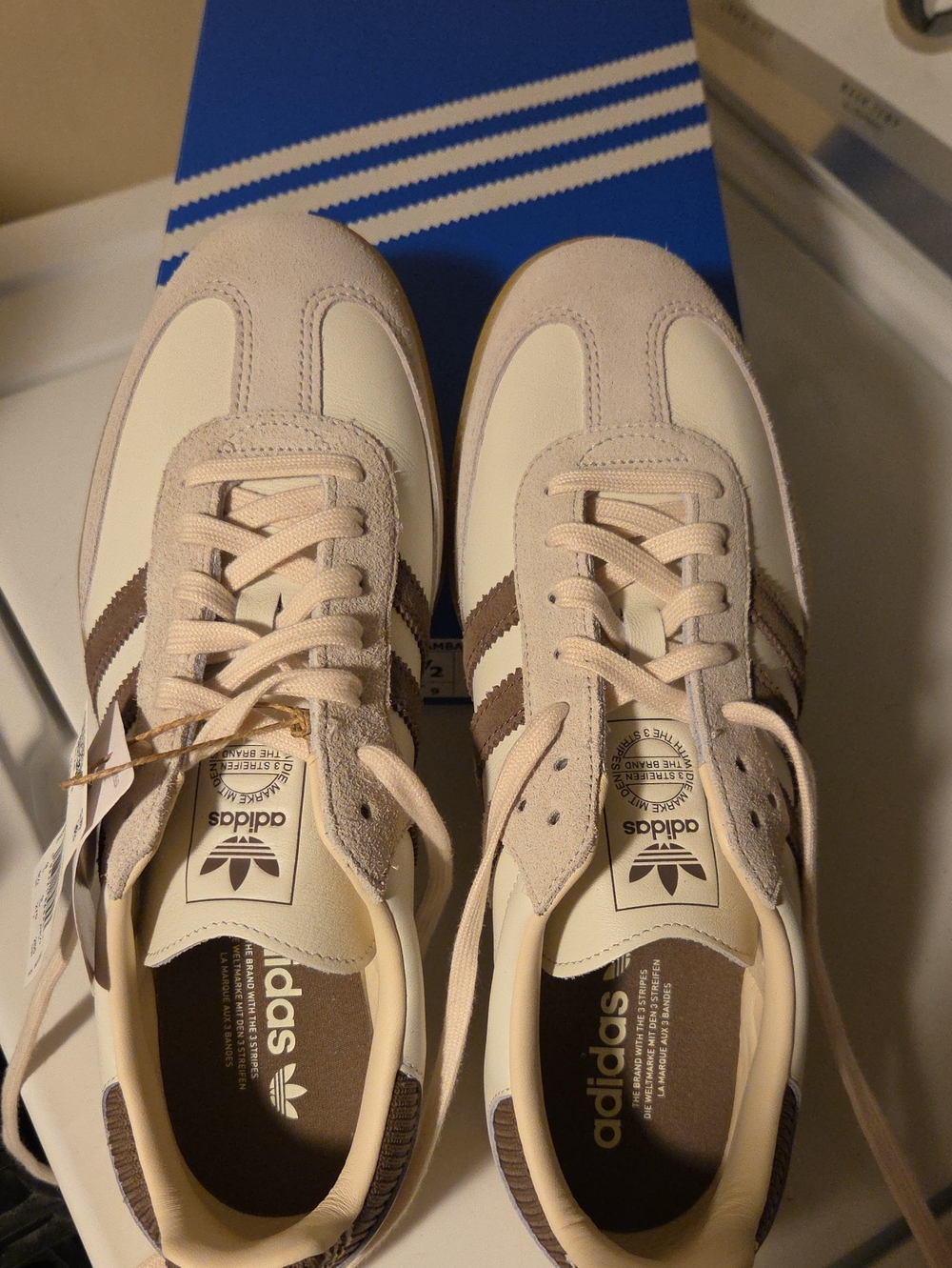 ADIDAS SAMBA OG...9.5m .. Cloud White/ Earrh Strada GUM
